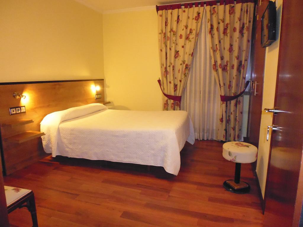 Cruceiro Do Monte Hotel Tui Room photo